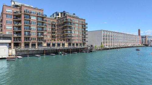 102 Water St, Milwaukee WI  53202-6054 exterior