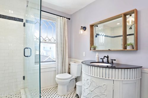 30 Broadway, East Freehold NJ 07728-1813 exterior