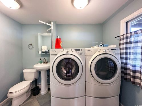 4 Cutchogue Ln, Commack NY  11725-4207 exterior