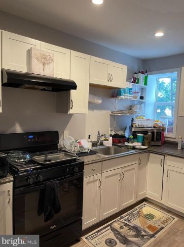 53 Plum St, Lancaster PA 17602-2324 exterior