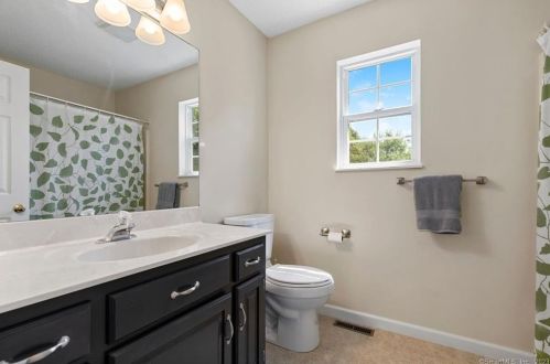 12 Canterbury Ln, Windsor CT 06095-2064 exterior