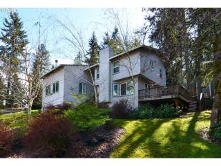 73 Marlboro Ln, Eugene, OR 97405-3545