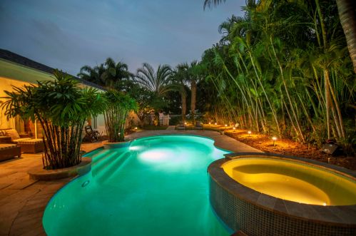 52 Lk Eden Dr, Boynton Beach FL 33435-8666 exterior