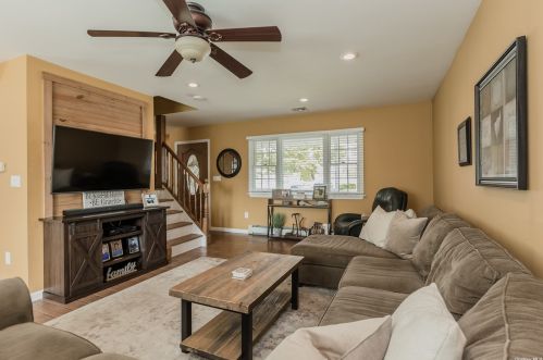 20 Grand Hvn Dr, Commack NY 11725-3126 exterior