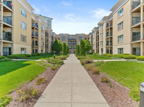 1300 Prospect Ave, Milwaukee WI 53202-3022 exterior