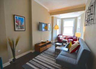 2835 Clark St, Chicago IL  60657-5207 exterior