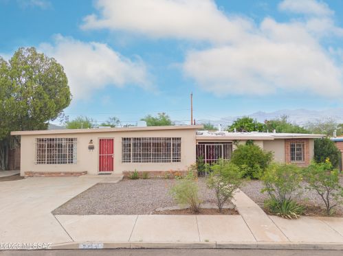 2215 Juanita St, Tucson, AZ 85719-3820