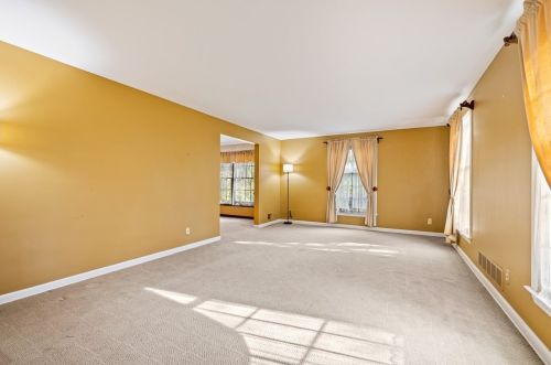 2301 Weston Dr, Pittsburgh, PA 15241-2433