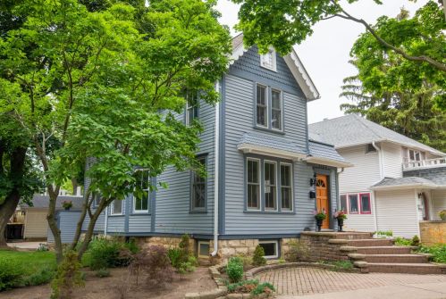 1157 Glenview Ave, Milwaukee WI 53213-3047 exterior