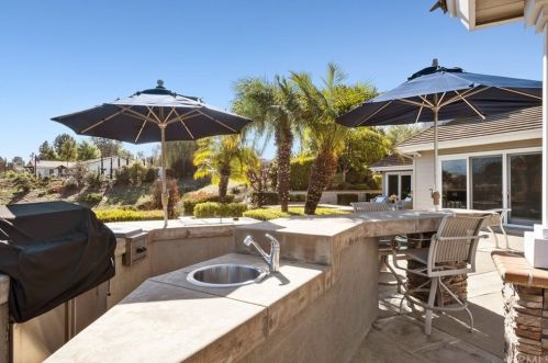 31030 Avenida Del Reposo, Temecula CA 92591-1716 exterior