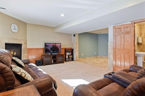 799 Ashley Dr, Chaska MN 55318-1540 exterior