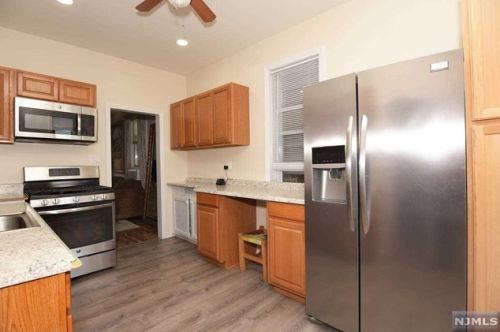 219 8th St, Fairview NJ  07022-1306 exterior