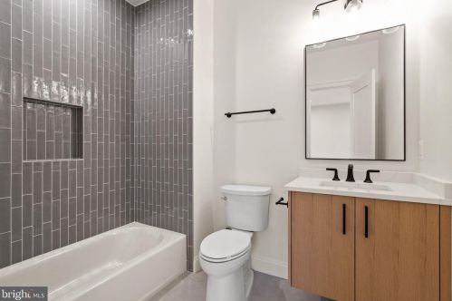 5543 10th St, Arlington VA  22205-2416 exterior