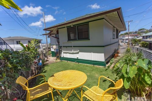 2001 Iholena St, Honolulu, HI 96817-2104