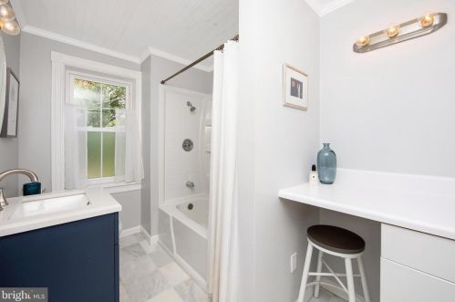 124 Fowler Ave, Tavistock NJ  08033-1337 exterior