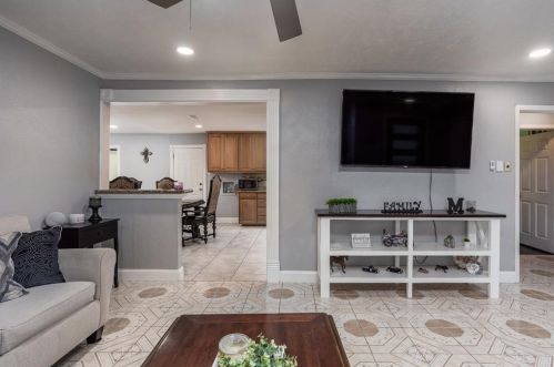 2810 Altman Dr, Irving TX 75062-4229 exterior