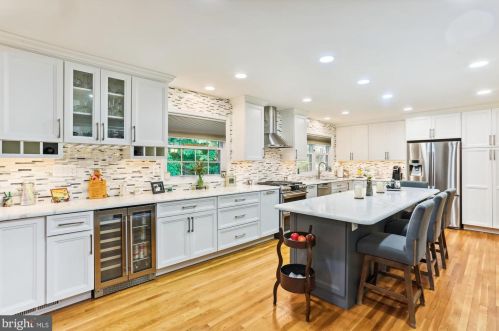 18052 Ml Crk Dr, Rockville MD 20855-1000 exterior