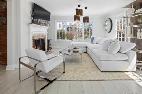 42 Danbury Ave, Westport CT  06880-6821 exterior