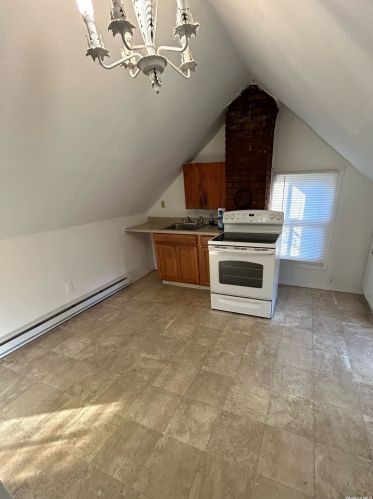 24 Simon St, Babylon NY  11702-2326 exterior