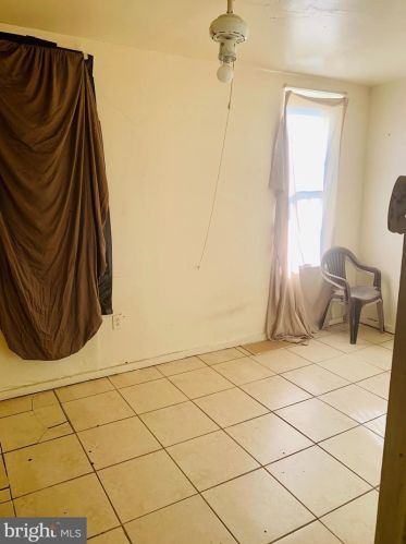 1243 33 St, Camden NJ 08105-4305 exterior