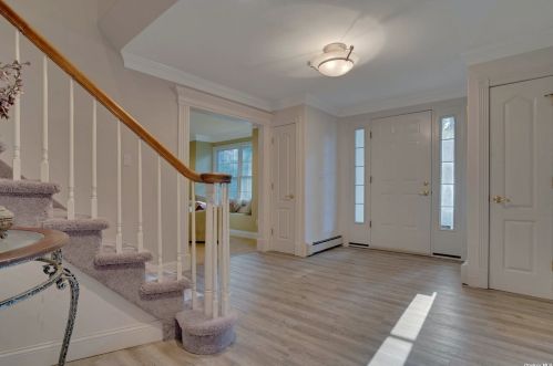 42 Clayton Dr, Huntington Station NY 11746-5503 exterior