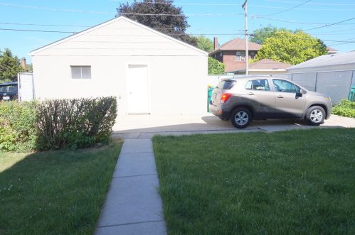 826 Raynor Ave, Joliet IL 60436-2027 exterior