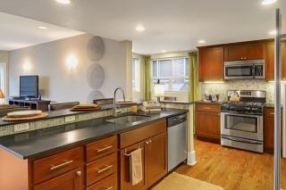 511 Prospect St, Seattle WA  98109-3820 exterior