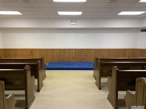 153 Cambridge St, Valley Stream NY  11581-2626 exterior