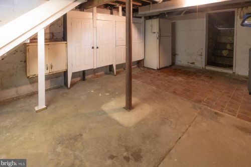 220 Hauser Ave, Trenton NJ 08620-1702 exterior