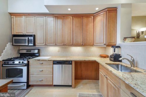 1023 19 St, Philadelphia PA 19146-2938 exterior