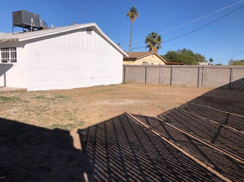 5413 Edgemont Ave, Phoenix AZ 85035-1716 exterior