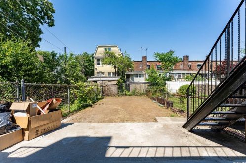 1153 223 St, Bronx NY 10466-5832 exterior