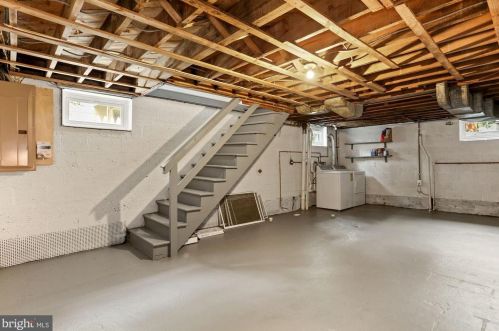 18 Masonic Vw Ave, Alexandria VA 22301-2204 exterior