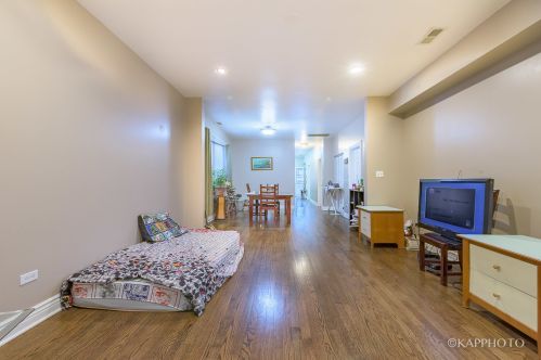 5451 Schubert Ave, Chicago IL 60614-1247 exterior