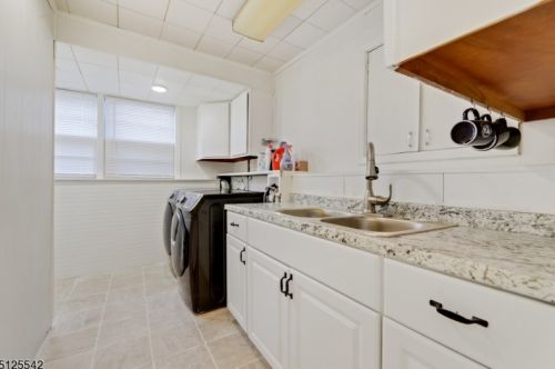 13 Fairview Dr, East Hanover NJ  07936-3506 exterior