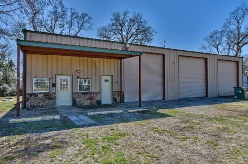 24091 Highway 6, Hempstead TX  77445-7870 exterior