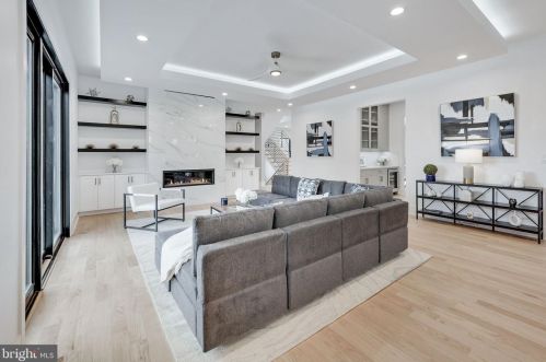 1422 Mayflower Dr, Mc Lean VA 22101-5615 exterior