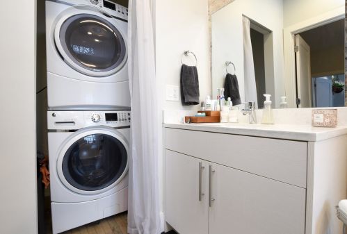 2649 Altgeld St, Chicago IL 60647-1872 exterior