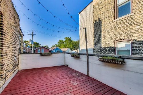 2324 Armitage Ave, Chicago IL 60647-4342 exterior