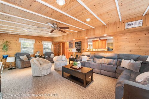 328 Barbara Dr, Point Pleasant Beach NJ 08742-2108 exterior