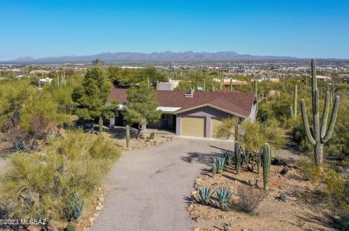 6090 Broom Tail Cir, Tucson, AZ 85743-9733