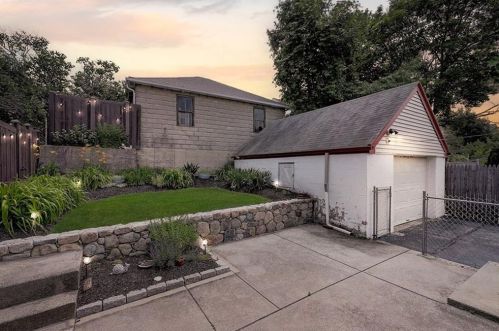 69 Gray St, Providence, RI 02904-4701