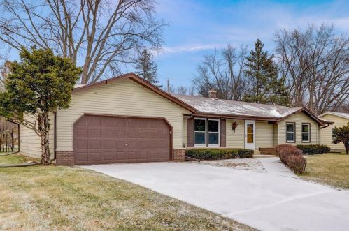 5268 Radcliffe Dr, Milwaukee, WI 53223-1643