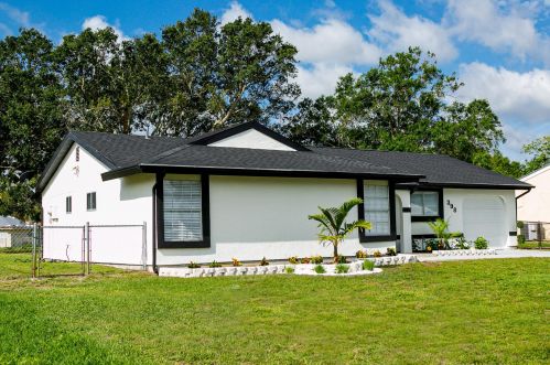 398 Eastport Cir, Fort Pierce, FL 34953-7124