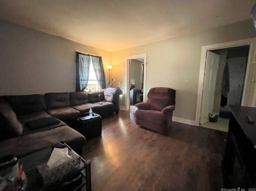 22 8 St, Derby CT 06418-1206 exterior