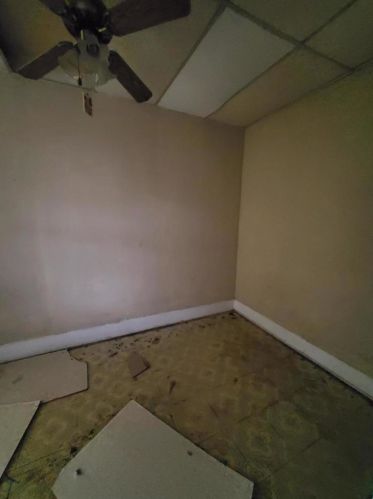 8917 Escanaba Ave, Chicago IL 60617-3136 exterior