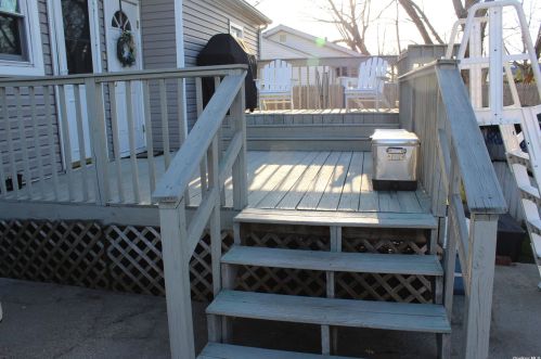 25 Claremont Ave, Babylon NY 11704-4014 exterior