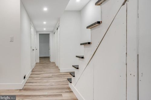 5817 Henry Ave, Philadelphia PA  19128-1702 exterior