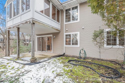 4323 Vly Side Ct, Grand Rapids MI 49525-9690 exterior