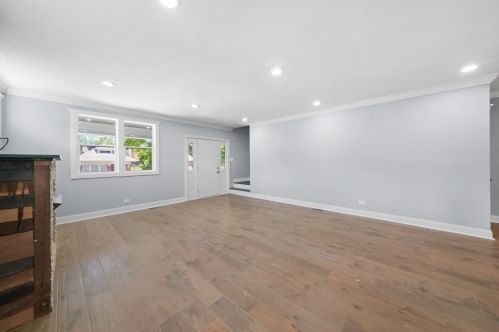 8007 Colfax Ave, Chicago IL  60617-1252 exterior